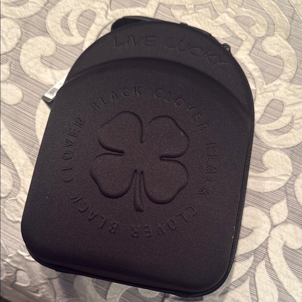 Black Clover Hat Caddie